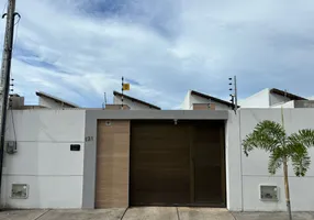 Foto 1 de Casa com 2 Quartos para alugar, 71m² em Olho Dagua, Eusébio