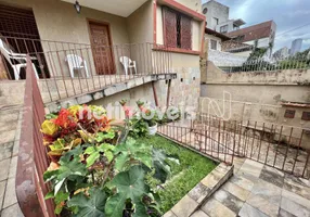 Foto 1 de Casa com 6 Quartos à venda, 270m² em Santo Antônio, Belo Horizonte