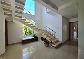 Foto 1 de Sobrado com 3 Quartos à venda, 303m² em Jardins Atenas, Goiânia