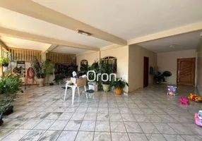 Foto 1 de Sobrado com 4 Quartos à venda, 250m² em Vila Itatiaia, Goiânia