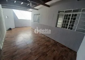 Foto 1 de Casa com 3 Quartos para alugar, 120m² em Osvaldo Rezende, Uberlândia