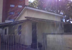 Foto 1 de Casa com 2 Quartos para alugar, 50m² em Água Verde, Curitiba