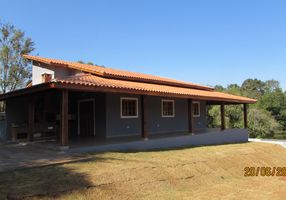 Foto 1 de Fazenda/Sítio com 3 Quartos à venda, 250m² em Centro, Ibiúna
