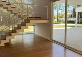 Foto 1 de Casa de Condomínio com 4 Quartos para venda ou aluguel, 900m² em Alphaville, Santana de Parnaíba