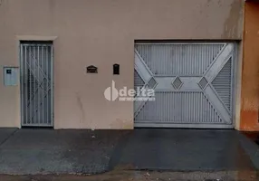 Foto 1 de Casa com 3 Quartos para alugar, 150m² em Tibery, Uberlândia