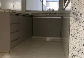 Foto 1 de Casa com 2 Quartos à venda, 66m² em Umuarama, Uberlândia