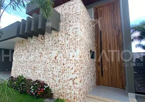 Foto 1 de Casa de Condomínio com 4 Quartos à venda, 233m² em PORTAL DO SOL GREEN, Goiânia