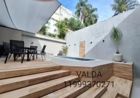Foto 1 de Casa com 4 Quartos para alugar, 240m² em Vila Sônia, São Paulo