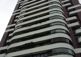 Foto 1 de Apartamento com 4 Quartos à venda, 215m² em Candeal, Salvador