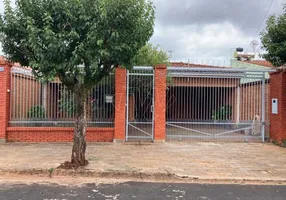 Foto 1 de Casa com 3 Quartos à venda, 300m² em Jardim das Estações - Vila Xavier, Araraquara