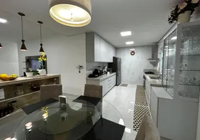 Foto 1 de Casa com 3 Quartos à venda, 200m² em Santa Mônica, Uberlândia