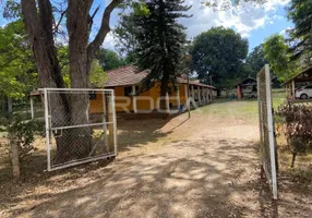 Foto 1 de Fazenda/Sítio com 3 Quartos para alugar, 331m² em Varjão, São Carlos