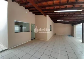 Foto 1 de Casa com 3 Quartos para alugar, 200m² em Santa Rosa, Uberlândia