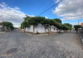 Foto 1 de Fazenda/Sítio com 3 Quartos à venda, 150m² em Centro, Aimorés