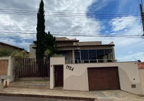 Foto 1 de Casa com 3 Quartos à venda, 341m² em Centro, Ituiutaba