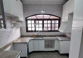 Foto 1 de Casa com 4 Quartos para alugar, 260m² em Campestre, Santo André
