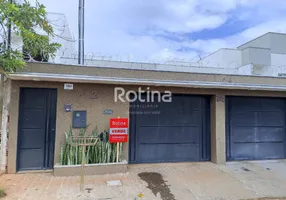 Foto 1 de Casa com 2 Quartos à venda, 64m² em Novo Mundo, Uberlândia