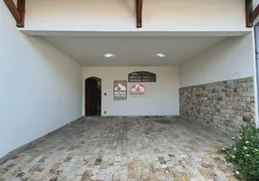 Foto 1 de Casa com 3 Quartos para alugar, 324m² em Parque Sao Benedito, Pindamonhangaba