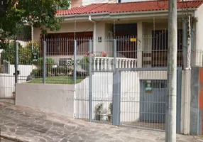 Foto 1 de Sobrado com 3 Quartos à venda, 290m² em Vila Ipiranga, Porto Alegre