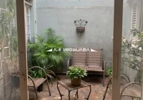 Foto 1 de Casa com 4 Quartos à venda, 180m² em Vila Ester Zona Norte, São Paulo