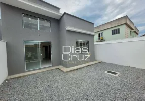 Foto 1 de Casa com 2 Quartos à venda, 65m² em Extensão Serramar, Rio das Ostras