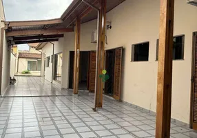 Foto 1 de Casa com 3 Quartos para venda ou aluguel, 320m² em Vila São José, Taubaté