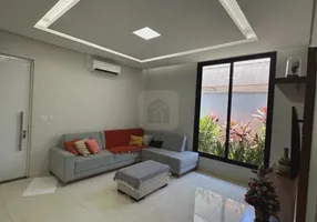 Foto 1 de Casa de Condomínio com 4 Quartos para alugar, 210m² em Jardim Botânico, Uberlândia