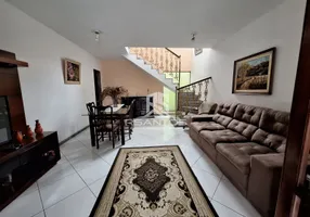 Foto 1 de Casa de Condomínio com 4 Quartos à venda, 300m² em Taquara, Rio de Janeiro