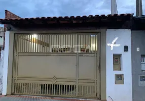 Foto 1 de Casa com 2 Quartos à venda, 68m² em Jardim São João Batista, São Carlos