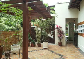 Foto 1 de Casa de Condomínio com 3 Quartos à venda, 164m² em Santa Rosa, Niterói