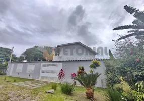 Foto 1 de Sobrado com 4 Quartos à venda, 163m² em Jardim Capricornio, Caraguatatuba