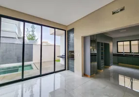 Foto 1 de Casa de Condomínio com 4 Quartos à venda, 223m² em PORTAL DO SOL GREEN, Goiânia