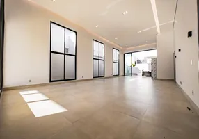 Foto 1 de Casa de Condomínio com 4 Quartos à venda, 272m² em Jardim Versailles, Uberlândia