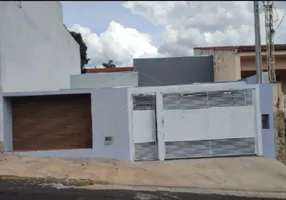 Foto 1 de Casa com 2 Quartos à venda, 100m² em Betel, Marília