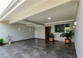 Foto 1 de Sobrado com 3 Quartos à venda, 156m² em Parque Residencial Tuiuti, Maringá