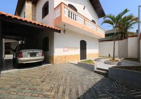 Foto 1 de Sobrado com 5 Quartos à venda, 280m² em Jardim Icaraiba, Peruíbe