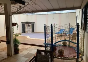 Foto 1 de Casa com 3 Quartos à venda, 197m² em Santa Mônica, Uberlândia