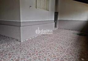 Foto 1 de Casa com 4 Quartos para alugar, 200m² em Nossa Senhora Aparecida, Uberlândia