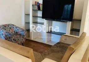 Foto 1 de Casa com 3 Quartos para alugar, 190m² em Umuarama, Uberlândia