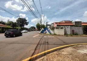 Foto 1 de Sobrado com 4 Quartos para venda ou aluguel, 310m² em Santos Dumont, Londrina