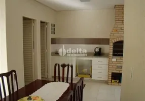 Foto 1 de Casa com 3 Quartos à venda, 198m² em Santa Rosa, Uberlândia