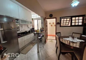 Foto 1 de Casa com 3 Quartos à venda, 197m² em Vila Quaggio, Bauru