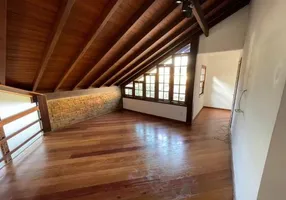 Foto 1 de Sobrado com 4 Quartos à venda, 280m² em São Francisco, Niterói