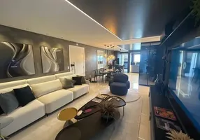 Foto 1 de Apartamento com 3 Quartos à venda, 140m² em Centro, Balneário Camboriú