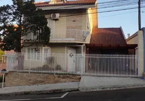 Foto 1 de Sobrado com 3 Quartos à venda, 250m² em Centro, Ponta Grossa