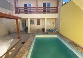 Foto 1 de Casa com 3 Quartos à venda, 196m² em Parque Assunção, Taboão da Serra