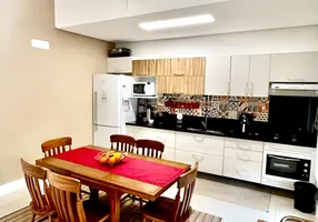 Foto 1 de Casa com 3 Quartos à venda, 140m² em Loteamento Moinhos de Vento, Canoas