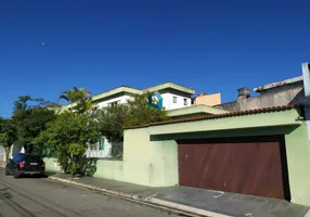 Foto 1 de Sobrado com 3 Quartos à venda, 285m² em Parque São Vicente, Mauá