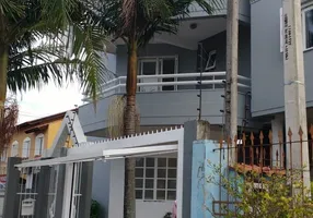 Foto 1 de Casa com 4 Quartos à venda, 450m² em Santa Fé, Porto Alegre