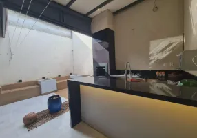 Foto 1 de Casa com 2 Quartos à venda, 145m² em Vila Mogilar, Mogi das Cruzes